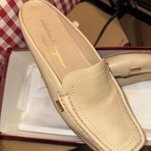 Salvatore Ferragamo Cream Leather Loafers